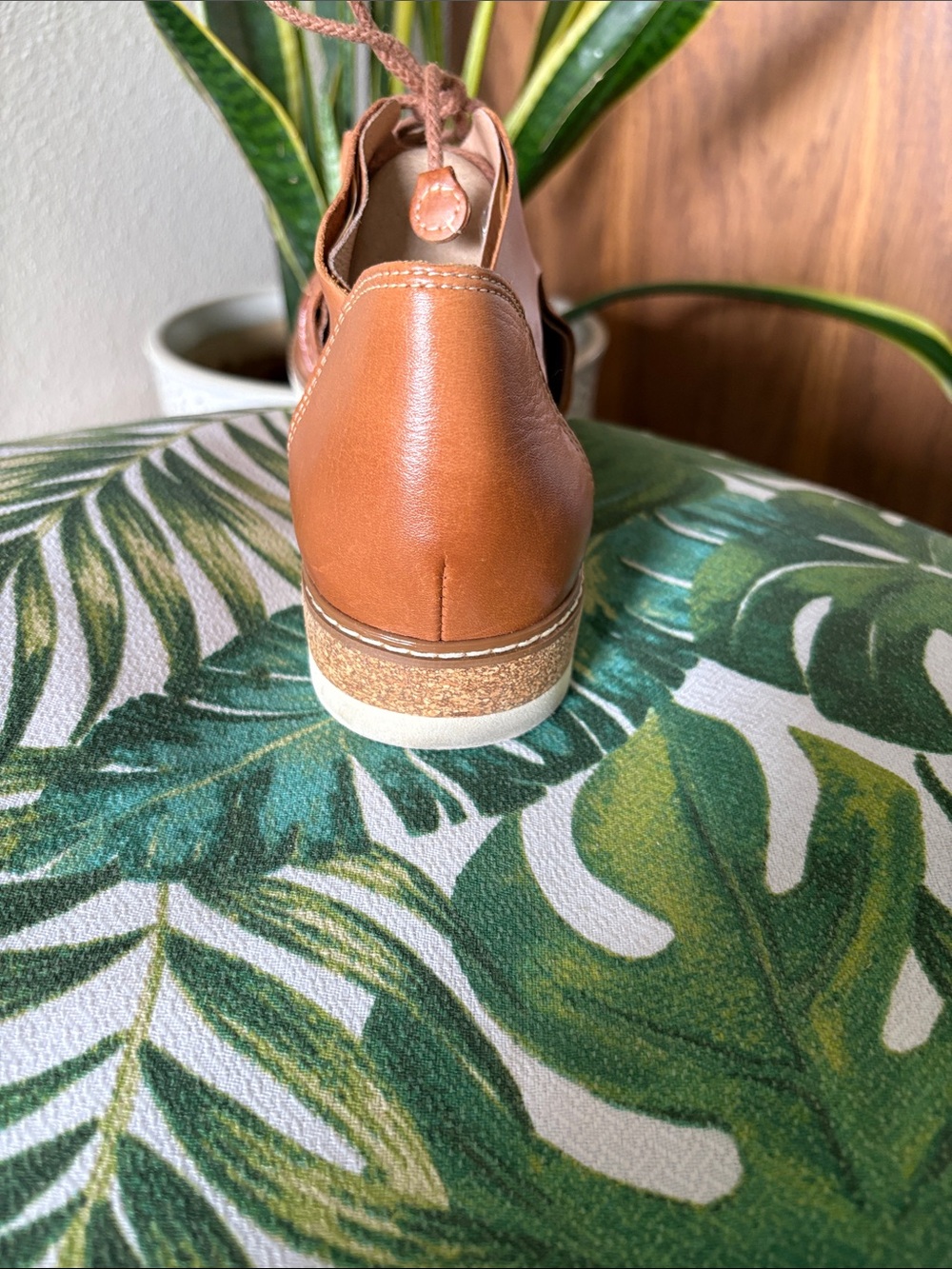 Pikinos Leather Cutout Lace-Up Sandal..worn once - Picture 4 of 8